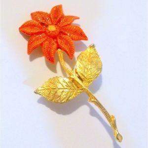 Vintage Gold Tone Red Poinsettia Flower Religious Brooch